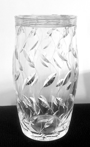 Vintage leaf pattern vase - leaf,