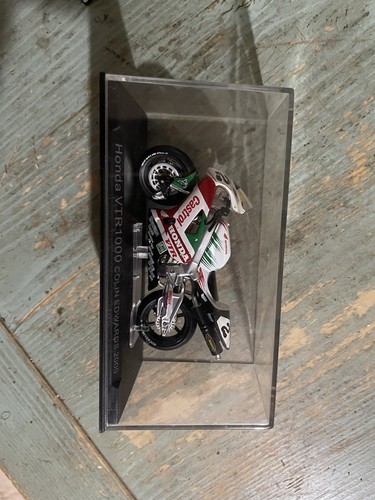 Model die cast honda - model, vtr1000