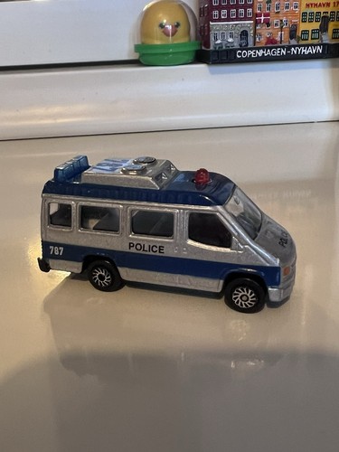 787 police ford transit - police,