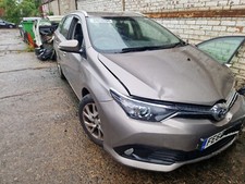 TOYOTA AURIS ESTATE 2015-17