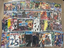 DC COMICS BUNDLE OF 25 MIXED BATMAN JUSTICE LEAGUE HARLEY QUINN GREEN ARROW ETC