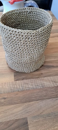 Round woven basket - round,