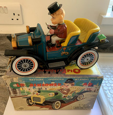 ZC93:  TN TOYS Vtge OLD FASHIONED BATTERY OPERATED MYSTERY CAR -JAPAN
