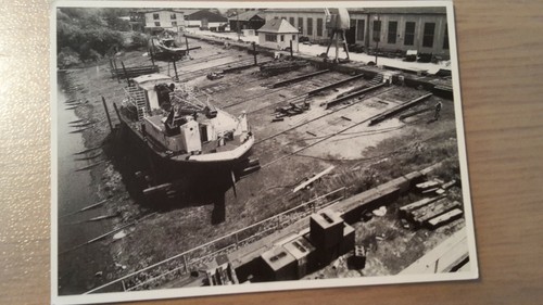 Postcard grappling excavator