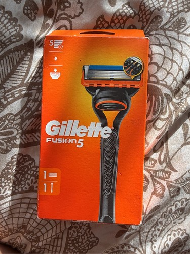 Gillette fusion5 razor - gillette,