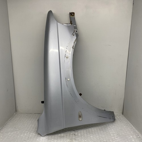 Right front wing see - right,