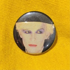 Japan 25mm Pin Badge Gentlemen