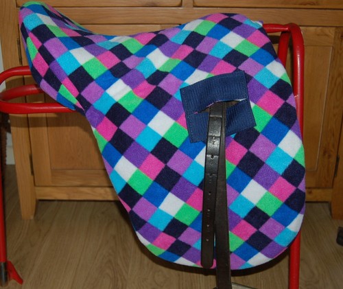 Fleece ride saddle cover - on,