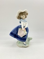 LLADRO PRETTY PICKINGS GIRL