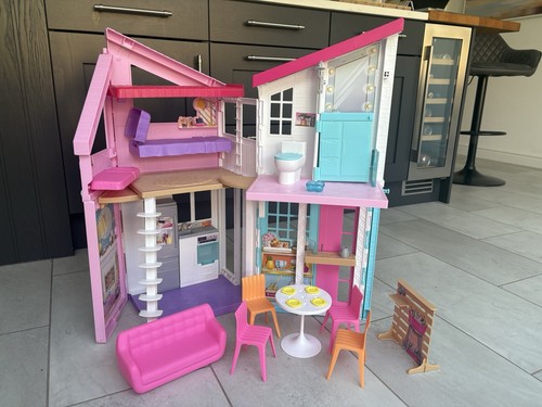 Barbie malibu story town - story,