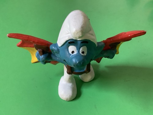 Vintage hang glider - hang, smurf