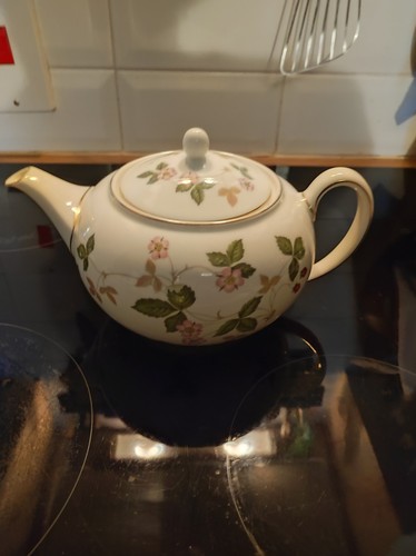 Wedgwood wild strawberry bone - wedgwood,