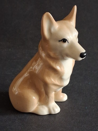 Szeiler corgi dog figurine - corgi,