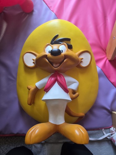 Speedy gonzales statue - statue,