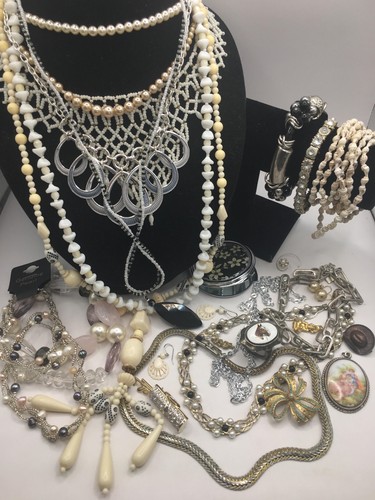 Job lot white beige - lot,