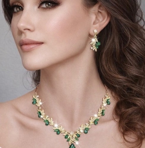 Green crystal necklace - crystal, &