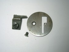 VINTAGE SINGER VS3 & EARLY 28K SEWING MACHINE NEEDLE THROAT PLATE & FEED DOGS