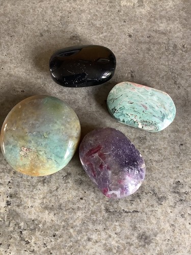 Mixed palm stone crystal - mixed,
