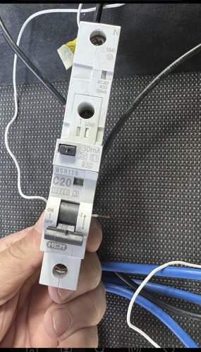 Mem mch120r30 20a type - mch120r30, c