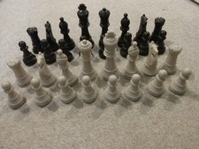 larger Staunton Chess Set King 4 3/4 inch (12.3cm)