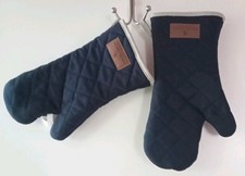 Pair of Oven Gauntlet Gloves From Samuel Lamont,