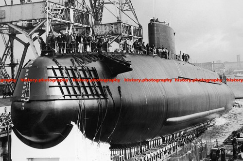 F015998 hms revenge submarine - hms,