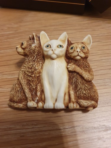 Harmony kingdom cat pin - kingdom,