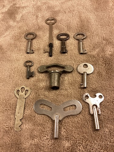 Antique vintage clock keys - antique/vintage,