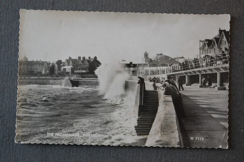 Promenade breaking waves