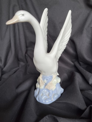 Lladro graceful swan - graceful, #5230