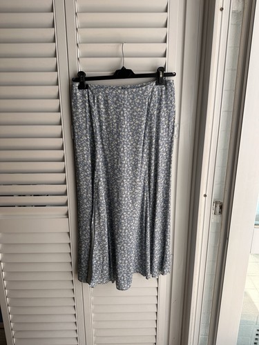 Light blue ditsy floral - light,