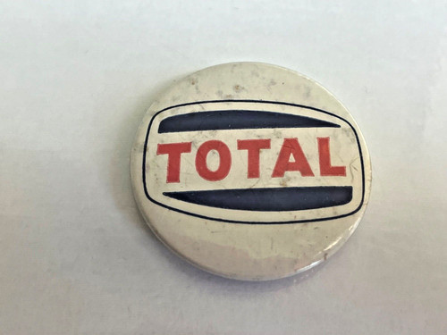 Vintage total petrol - pin, badge