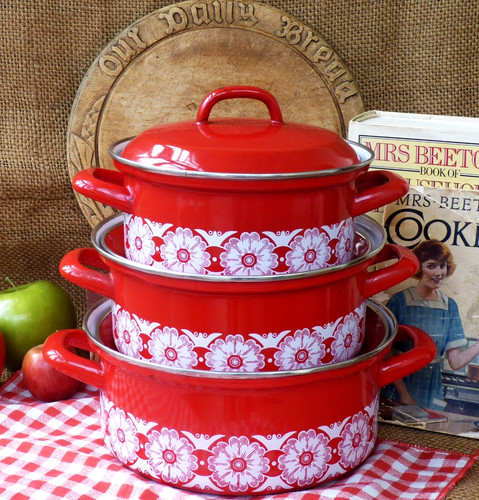 Red enamel saucepans - saucepans, lids