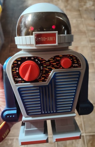 Vintage 1980s robot radio - vintage, am