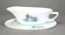 Vintage Pyrex Gravy Boat Set