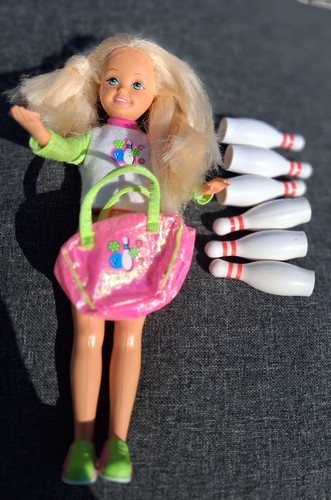 Vintage 1990s barbies - barbies, sister