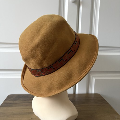 Women vintage hat beige - vintage,