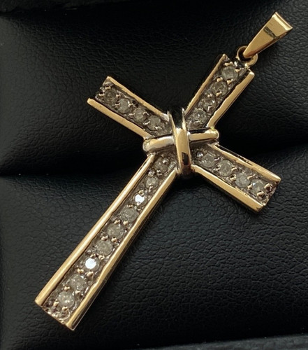Good size 9ct gold diamond - size,