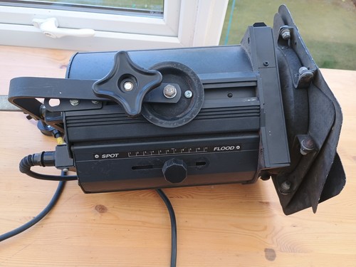 Selecon fresnel 1000w stage - fresnel,