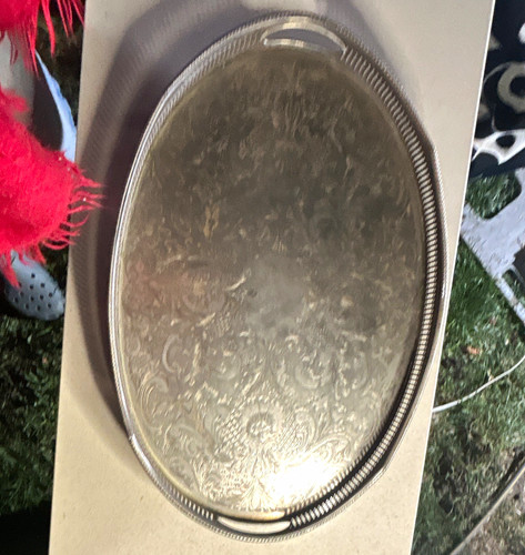 Large oval silver metal - large,