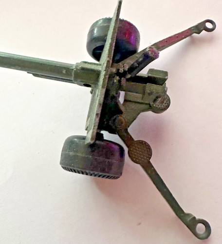 Britain field gun - field, play