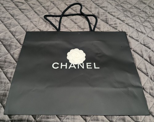 Chanel medium gift bag - chanel,