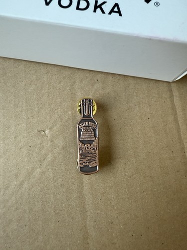 Dutch barn vodka pin badge - dutch,