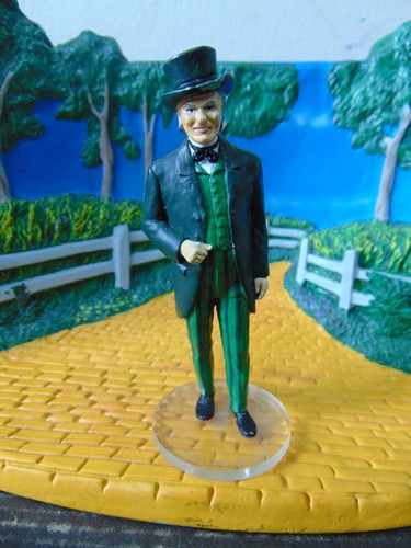 Corgi wizard diorama - oz,