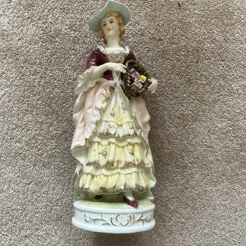Exquisite porcelain figurine - exquisite,