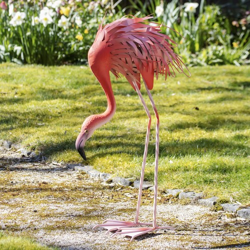 Metal feeding flamingo garden - feeding,