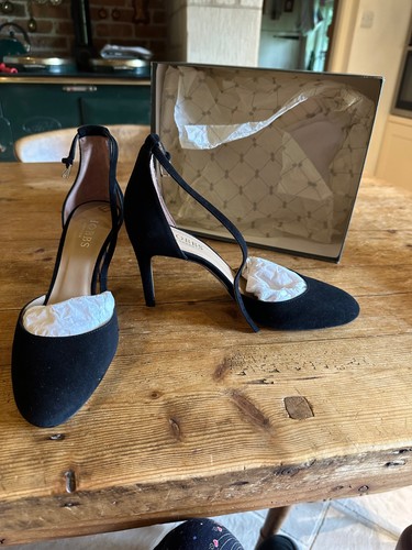 Black suede leather heeled