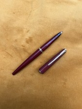 VINTAGE BURGUNDY PARKER FOUNTAIN PEN GOLD COLOURED HOODED NIB NOT SURE IF 14k ??