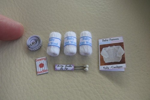 12th dolls house wool - -,