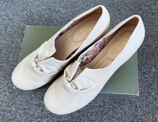 NEW BOXED QUALITY HOTTER DONNA